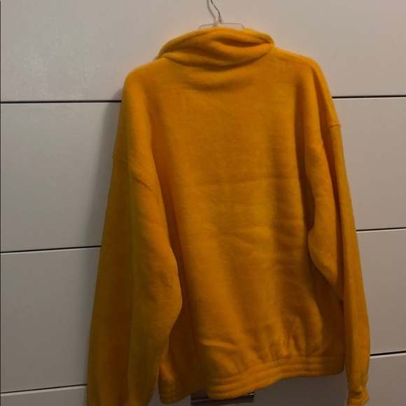 New fuzzy sweater zip up - Picture 4 of 4